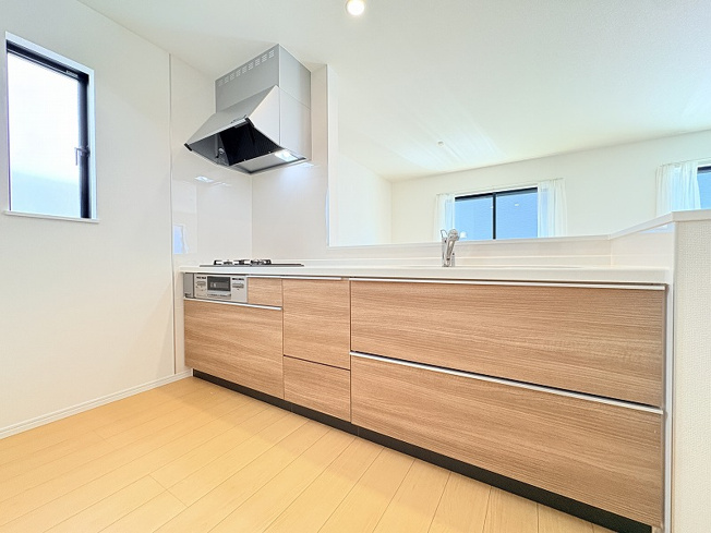 【キッチン】 | 新座市石神4丁目　新築一戸建住宅　全13棟　(保谷店) | 作業をしつつお子様の様子を見守れる対面式キッチン。