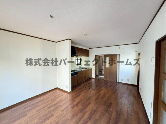 楠葉美咲1丁目戸建　賃貸の居間・リビング|ゆったりとした居間です