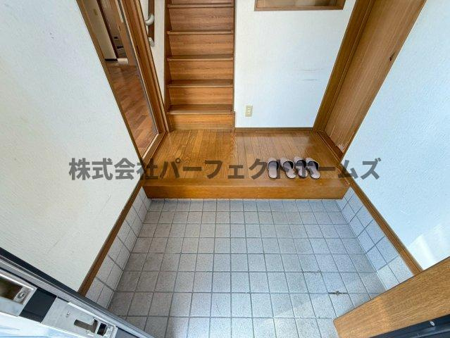 楠葉美咲1丁目戸建　賃貸の玄関|落ち着いた玄関です