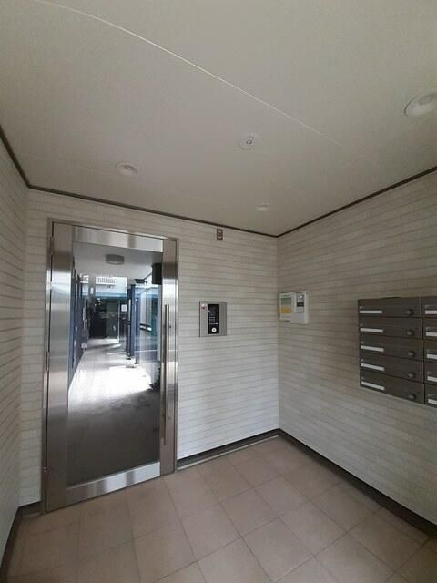 ＮＥＷ　ＷＥＳＴ　７　ＲＩＣＨのエントランス