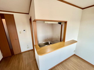 【居間・リビング】 | ヴィレッジ名草 | カウンターキッチン