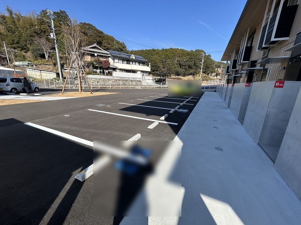 おこう仁ハイツB棟の駐車場