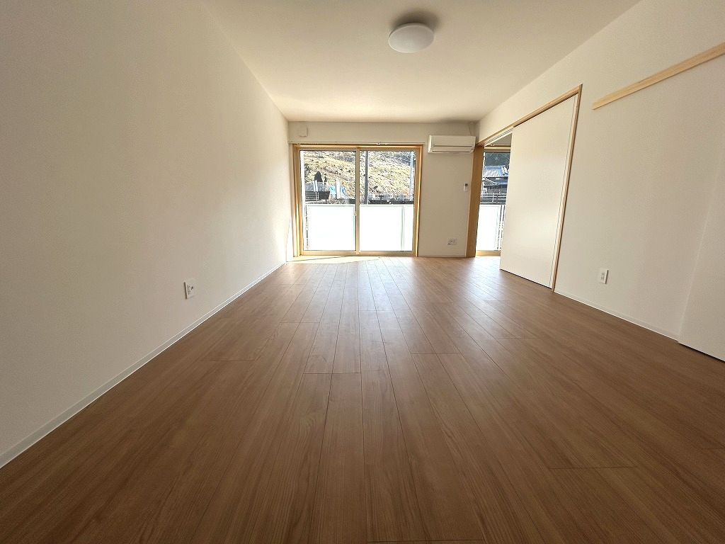 おこう仁ハイツB棟の居間・リビング