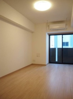 【居間・リビング】 | ルーブル中野坂上伍番館 | 7.5帖のきれいな洋室。