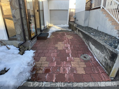 【駐車場】 | 春採7丁目260番74売家 | 車庫に1台、玄関前のこのスペースに1台駐車可能です☆