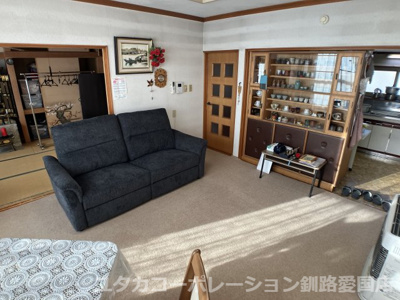 【居間・リビング】 | 春採7丁目260番74売家