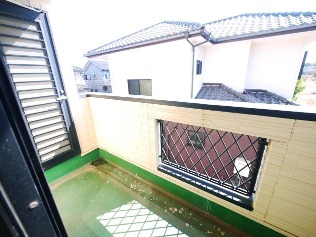 東金市菱沼　中古戸建のバルコニー|平成11年2月築 4DK  駐車2台可　JR東金線求名駅徒歩約16分　閑静な分譲地内