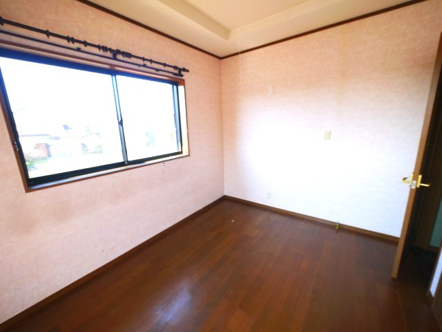 東金市菱沼　中古戸建の洋室|平成11年2月築 4DK  駐車2台可　JR東金線求名駅徒歩約16分　閑静な分譲地内