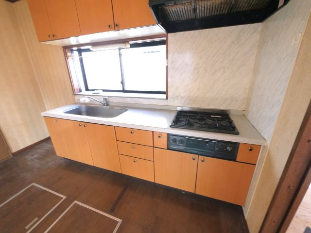 東金市菱沼　中古戸建のキッチン|平成11年2月築 4DK  駐車2台可　JR東金線求名駅徒歩約16分　閑静な分譲地内