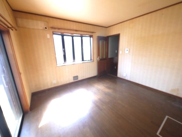 東金市菱沼　中古戸建の居間・リビング|平成11年2月築 4DK  駐車2台可　JR東金線求名駅徒歩約16分　閑静な分譲地内