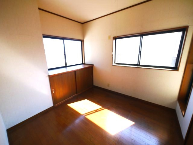 東金市菱沼　中古戸建の洋室|平成11年2月築 4DK  駐車2台可　JR東金線求名駅徒歩約16分　閑静な分譲地内