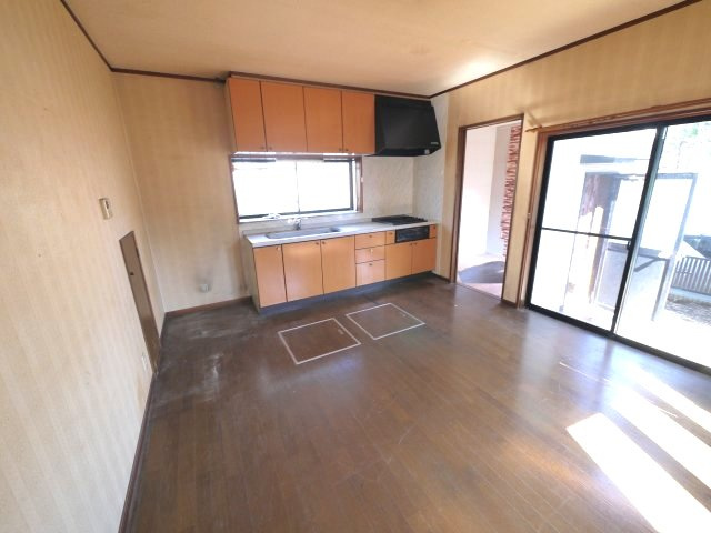 東金市菱沼　中古戸建の居間・リビング|平成11年2月築 4DK  駐車2台可　JR東金線求名駅徒歩約16分　閑静な分譲地内