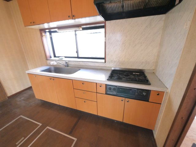 東金市菱沼　中古戸建のキッチン|平成11年2月築 4DK  駐車2台可　JR東金線求名駅徒歩約16分　閑静な分譲地内