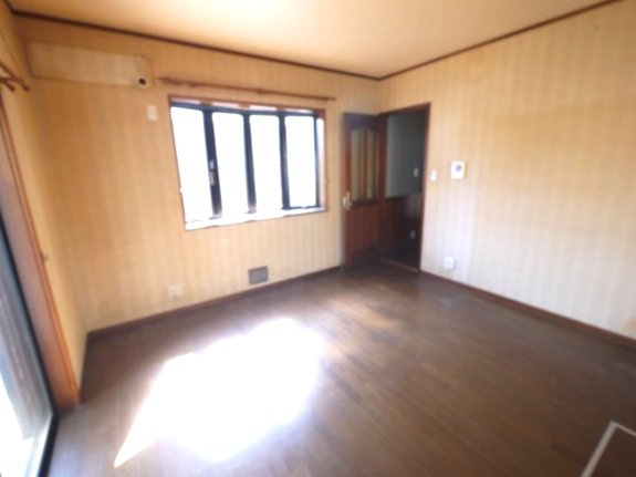 東金市菱沼　中古戸建の居間・リビング|平成11年2月築 4DK  駐車2台可　JR東金線求名駅徒歩約16分　閑静な分譲地内