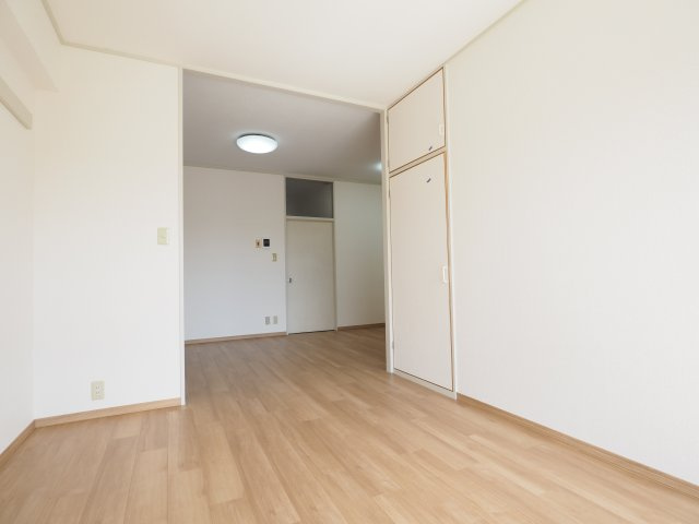 リビング部分。南側バルコニーに面し、明るいリビングです