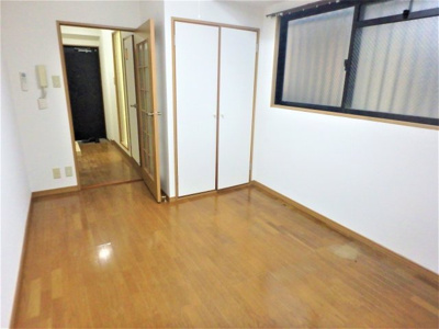 【寝室】 | ワンズ仁川 | 落ち着いた色調の寝室です