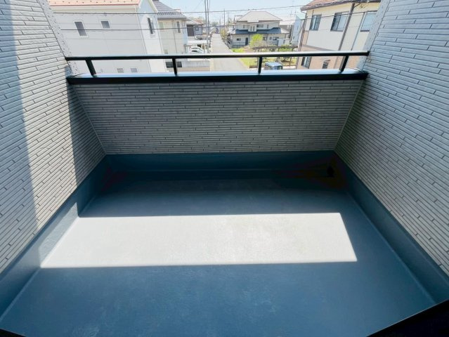 【Livele Garden】　栃木市岩舟町静　第9　全1邸のバルコニー|〇バルコニー〇
屋根付きのインナーバルコニーなら、急な雨でも安心♪共働きのご夫婦にもおすすめです（＾＾）
2026年4月撮影