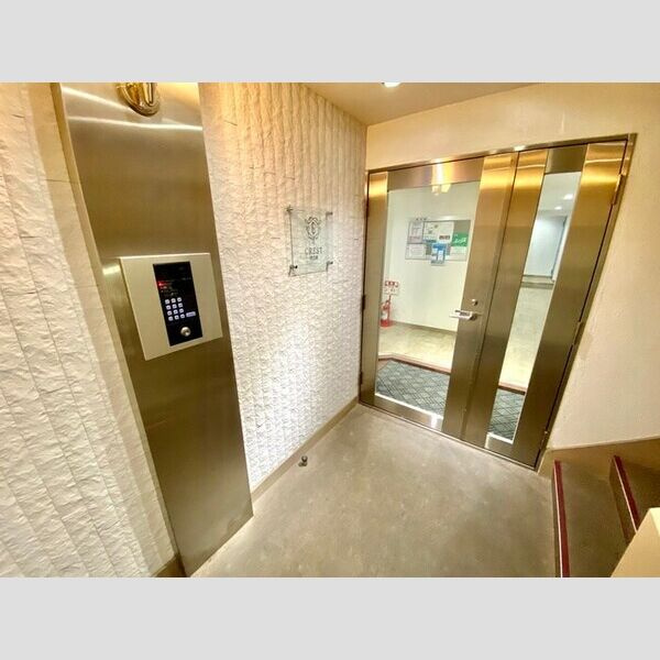 CREST沢之町のエントランス