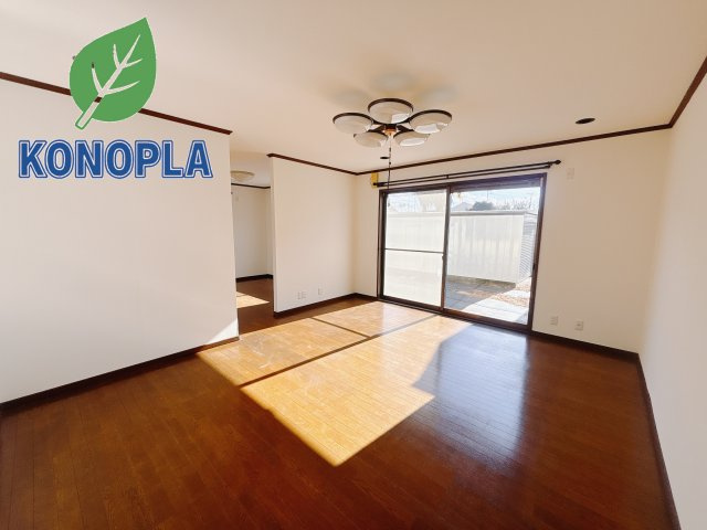 【中古戸建】渋川市中郷の居間・リビング|■リビング｜毎日の家族とのご飯も大切に、充実できるようオシャレなダイニングキッチンをご用意しました♪より家族との絆も深まります＾＾