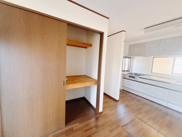 【中古戸建】渋川市中郷のダイニング|■ダイニング｜忙しい朝でもご家族そろってお食事を楽しんでいただける、ゆとりあるダイニングスペース。