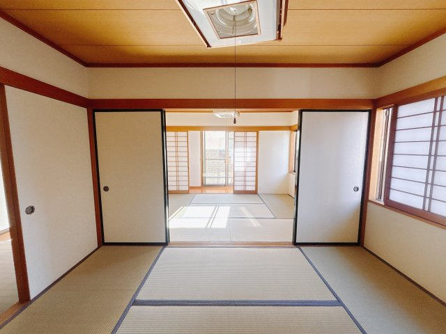 【中古戸建】渋川市中郷の和室|■1階和室｜和室を書斎にしたり、冬にはコタツを敷いて家族みんなで年越しをするのもいいですね。家族みんなのお気に入りの空間になります♪