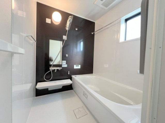 羽村市小作台4丁目　新築戸建全6棟の浴室|半身浴もゆっくり楽しめる広々浴室