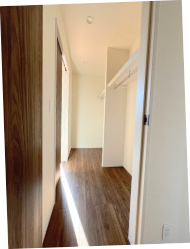 羽村市小作台4丁目　新築戸建全6棟の洋室|ホールからも出入りできるウォークインクローゼット