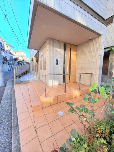 アーバンクレストのエントランス|安心のオートロック付　耐震耐火性に優れた旭化成へーベルメゾン