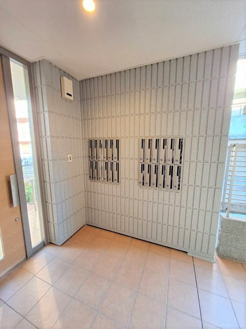 アーバンクレストのロビー|安心のオートロック付　耐震耐火性に優れた旭化成へーベルメゾン