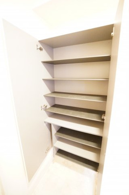 【収納】 | シャトーヒルズ | ※同物件・反転タイプの写真です。