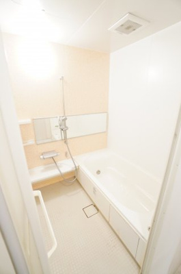 【浴室】 | シャトーヒルズ | ※同物件・反転タイプの写真です。