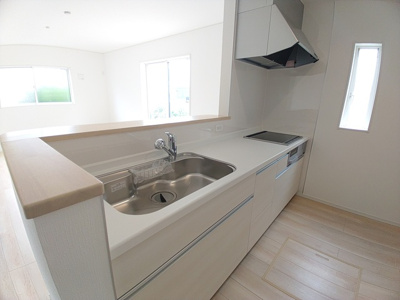 【キッチン】 | クレイドルガーデン今光2丁目 | 【頭金0円、フルローン可能です♪】お支払期間も50年までOK。ピッタリな資金計画をご提案しますので、一緒に計画を建てて行きましょう♪複数の銀行からピッタリなパートナーをお探しします。