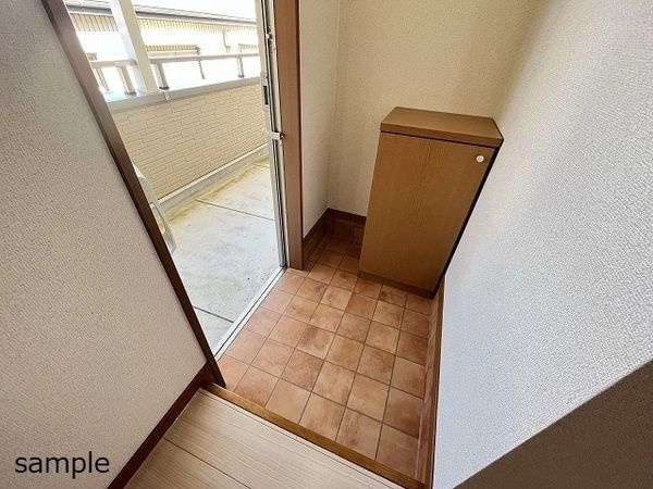 サンハイム配津の玄関