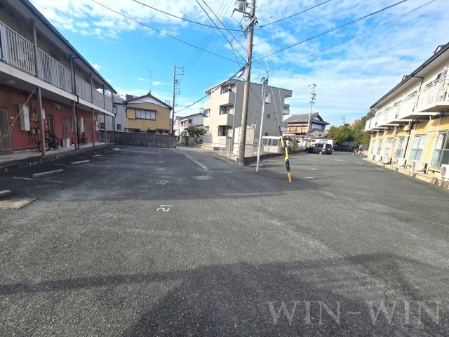 セントラルヒルズ Bの駐車場