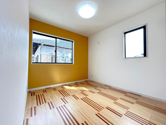 高知市百石町2丁目　中古一戸建　②号地の洋室|２面に窓があるので日当たりも風通しも良好です☆