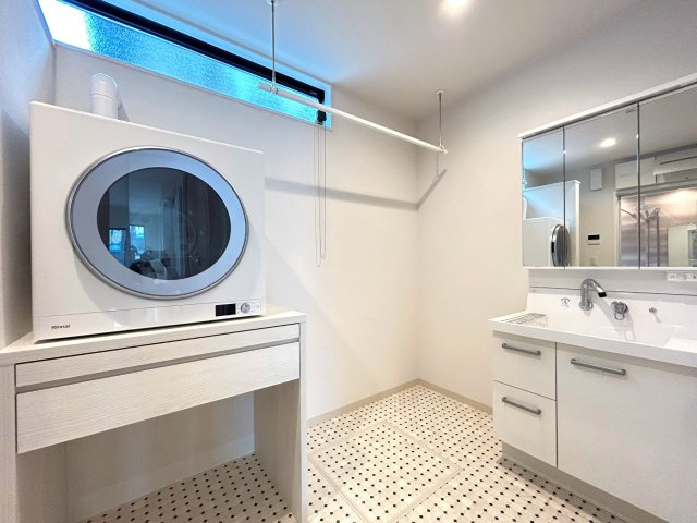 高知市百石町2丁目　中古一戸建　②号地のランドリースペース|家事の強い味方、乾太くんと物干し竿が備わっています！