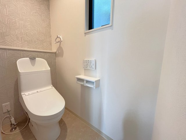 高知市百石町2丁目　中古一戸建　②号地のトイレ|２階にもトイレがあるので忙しい朝も安心ですね☆