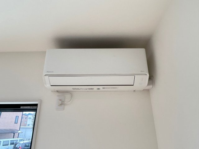 高知市百石町2丁目　中古一戸建　②号地の居間・リビング|リビングにはエアコンとテレビ台がついているので出費を抑えて新生活を始められます☆