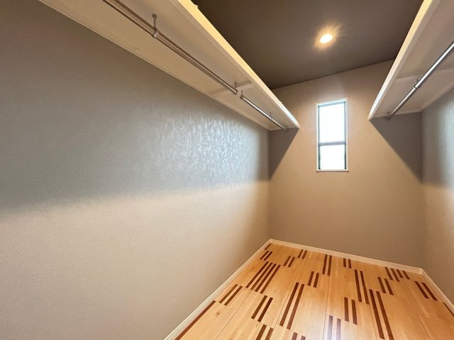 高知市百石町2丁目　中古一戸建　②号地の収納|大容量のウォークインクローゼット☆季節ものや寝具もたっぷり収納できます。