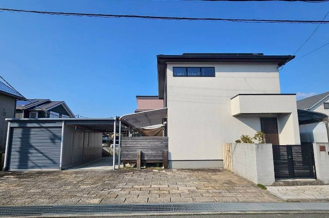 丹波篠山市網掛の中古一戸建の外観|建物だけでなく外構も丁寧に仕上げてあります。