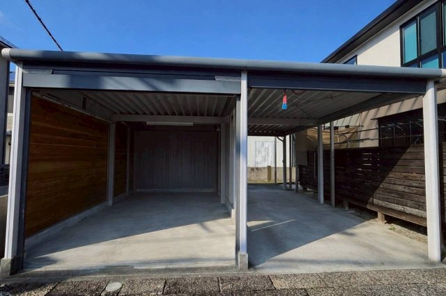 丹波篠山市網掛の中古一戸建の駐車場|大切な車の保管だけでなく、趣味の部屋としてもいかがでしょうか？