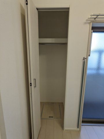ハーモニーテラス車道の収納|102号室クローゼット