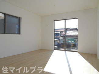 【居間・リビング】 | 郡山市日和田町日向新築一戸建て3棟 | こちらの居間で趣味の時間をお楽しみください