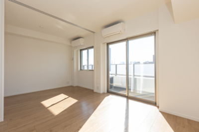 【居間・リビング】 | オアーゼ新宿西落合レジデンス | ※写真は同タイプ住戸です。