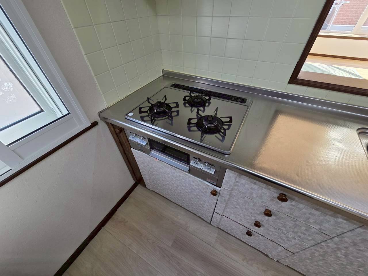 文苑2丁目　中古住宅のキッチン