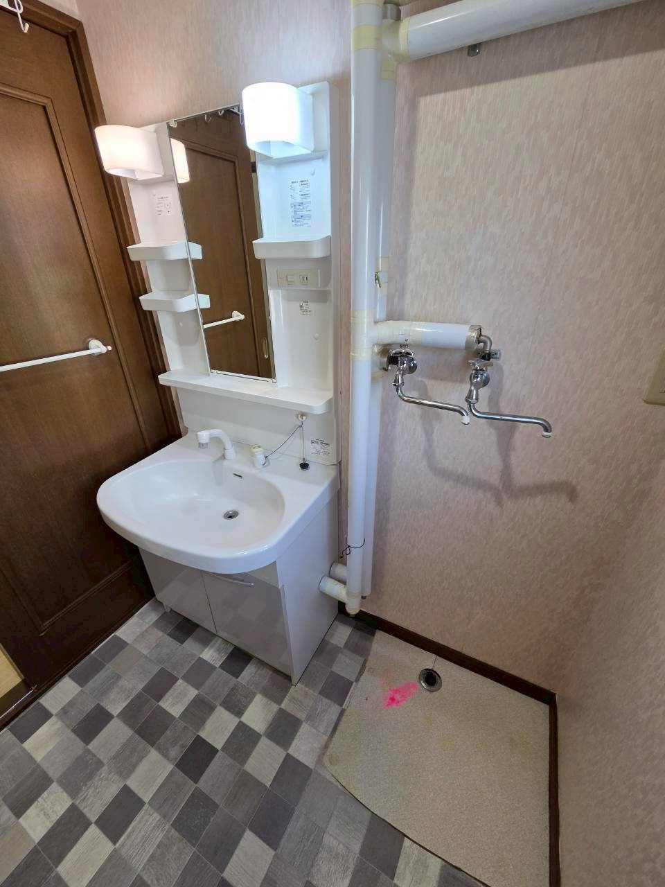 文苑2丁目　中古住宅の独立洗面台