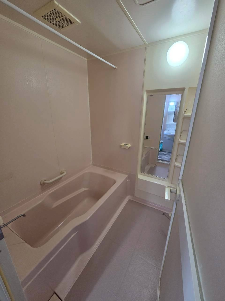 文苑2丁目　中古住宅の浴室