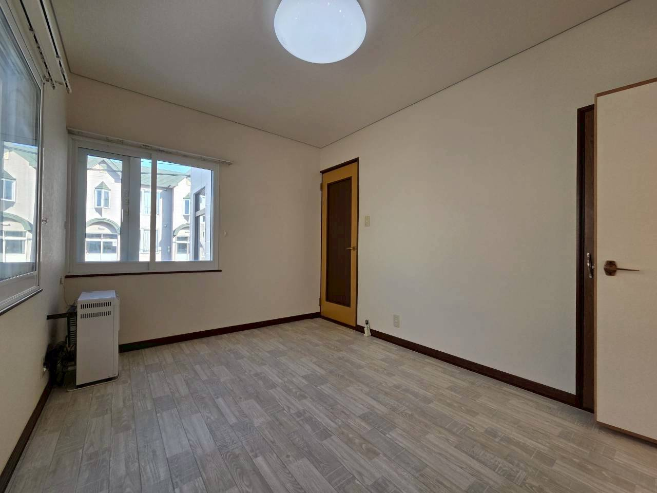 文苑2丁目　中古住宅の洋室|1階洋室6帖