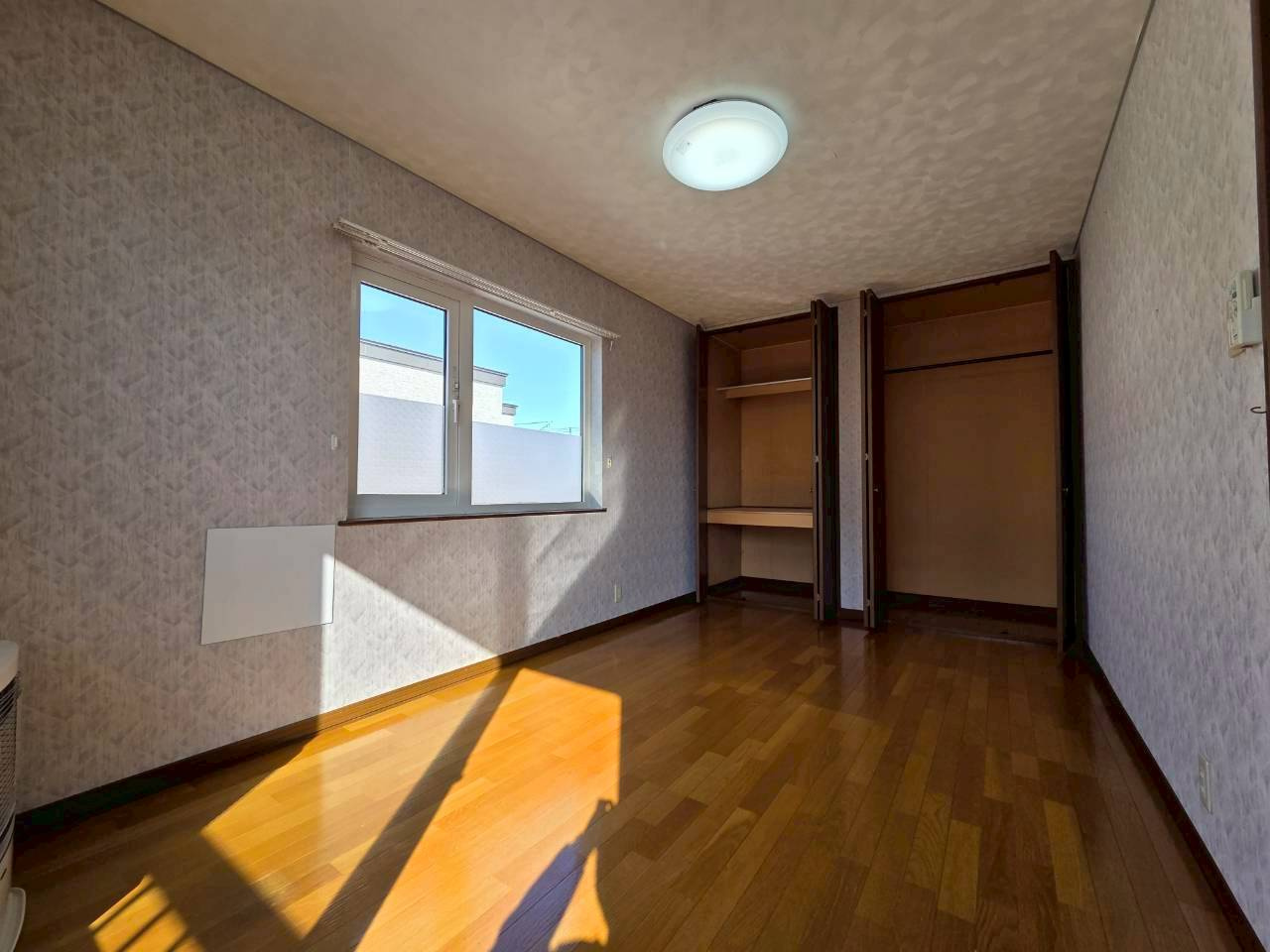 文苑2丁目　中古住宅の洋室|2階洋室7.5帖