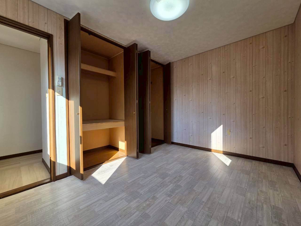 文苑2丁目　中古住宅の洋室|2階洋室6帖